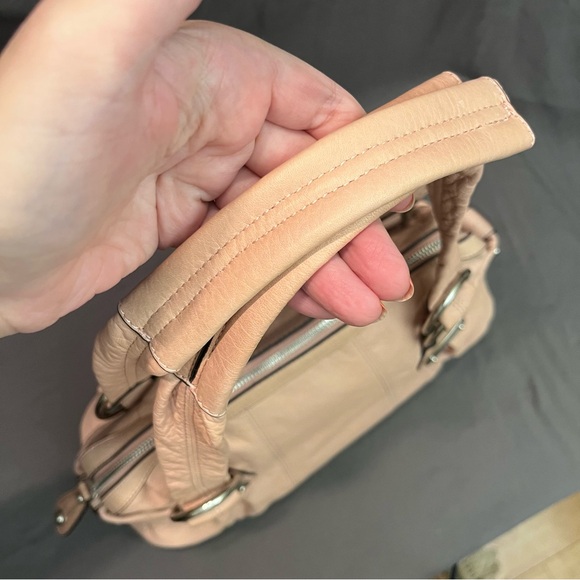 B.Makowsky Pale Pink Pebble Leather Medium Shoulder Bag Purse Silver Pockets EUC - Picture 11 of 16